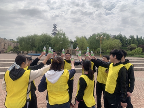 山東國(guó)欣頤養(yǎng)集團(tuán)萊蕪中心醫(yī)院團(tuán)委素質(zhì)拓展訓(xùn)練4.jpg