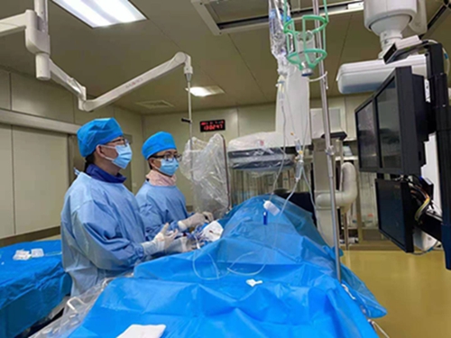 國內(nèi)一流的技術(shù)和裝備.jpg 國內(nèi)一流的技術(shù)和裝備.jpg