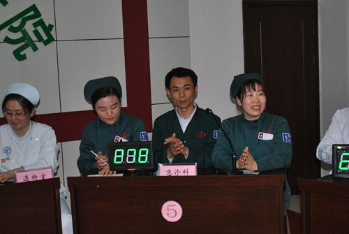 5急診科代表隊護(hù)理知識搶答賽中折桂_副本.jpg