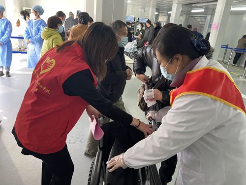 寒冬就醫(yī)有溫�?我為患者辦實(shí)事2_副本.jpg 寒冬就醫(yī)有溫�?我為患者辦實(shí)事2_副本.jpg